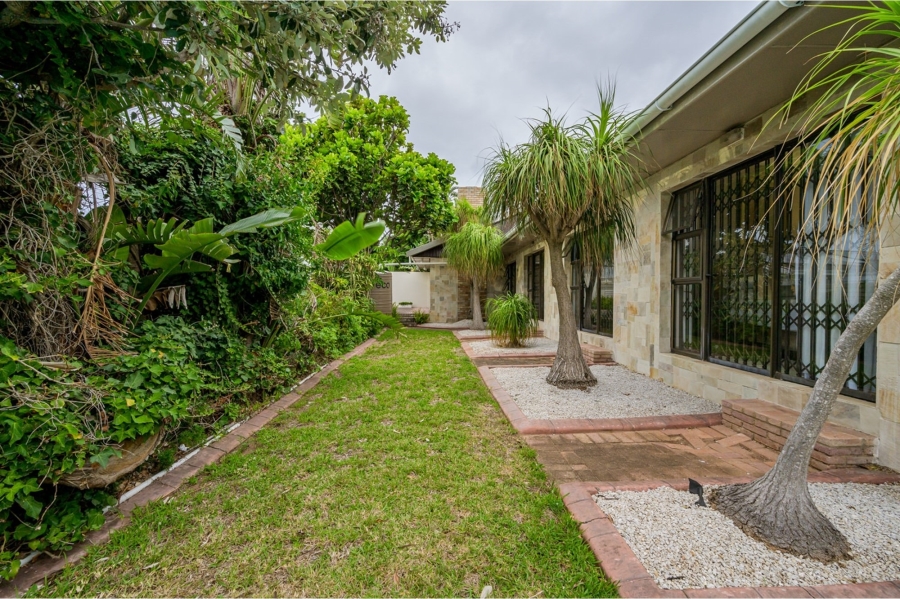 4 Bedroom Property for Sale in Summerstrand Eastern Cape